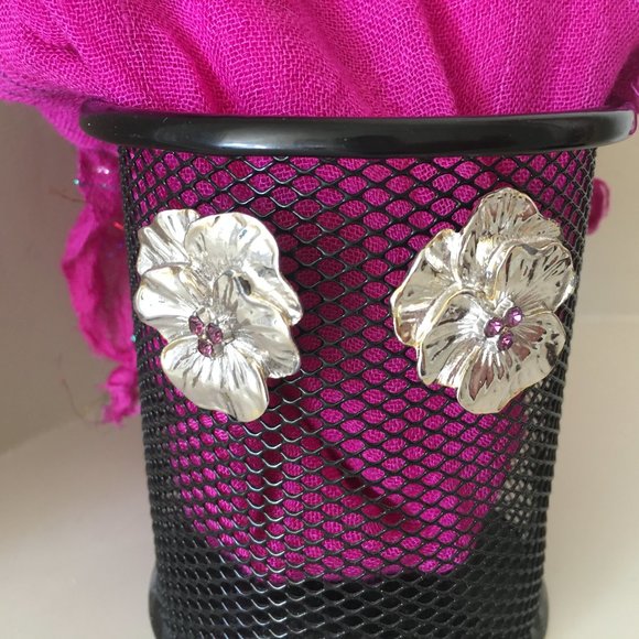 Beautiful Flower Sliver Earrings - Picture 2 of 3